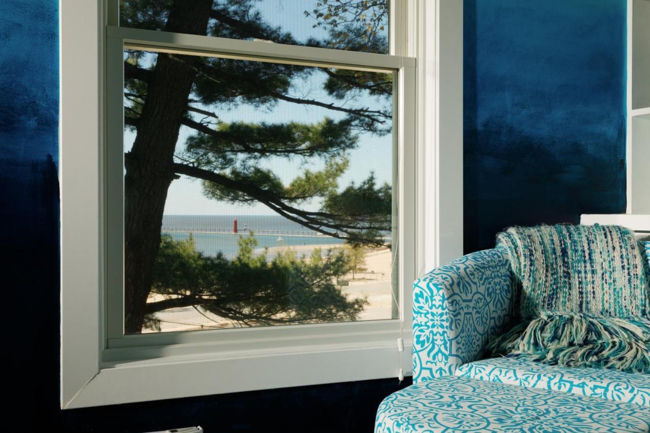 Looking Glass Beachfront Inn Grand Haven Ngoại thất bức ảnh